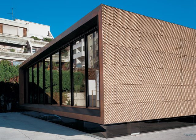 Kokybiška rudos spalvos fasado apdaila, vienspalvė, plytelių centras
