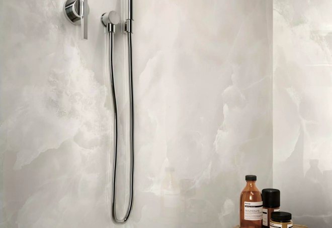 LUX-eccentric-luxe-22-5_B_Cloudy_dec charm_smoky black